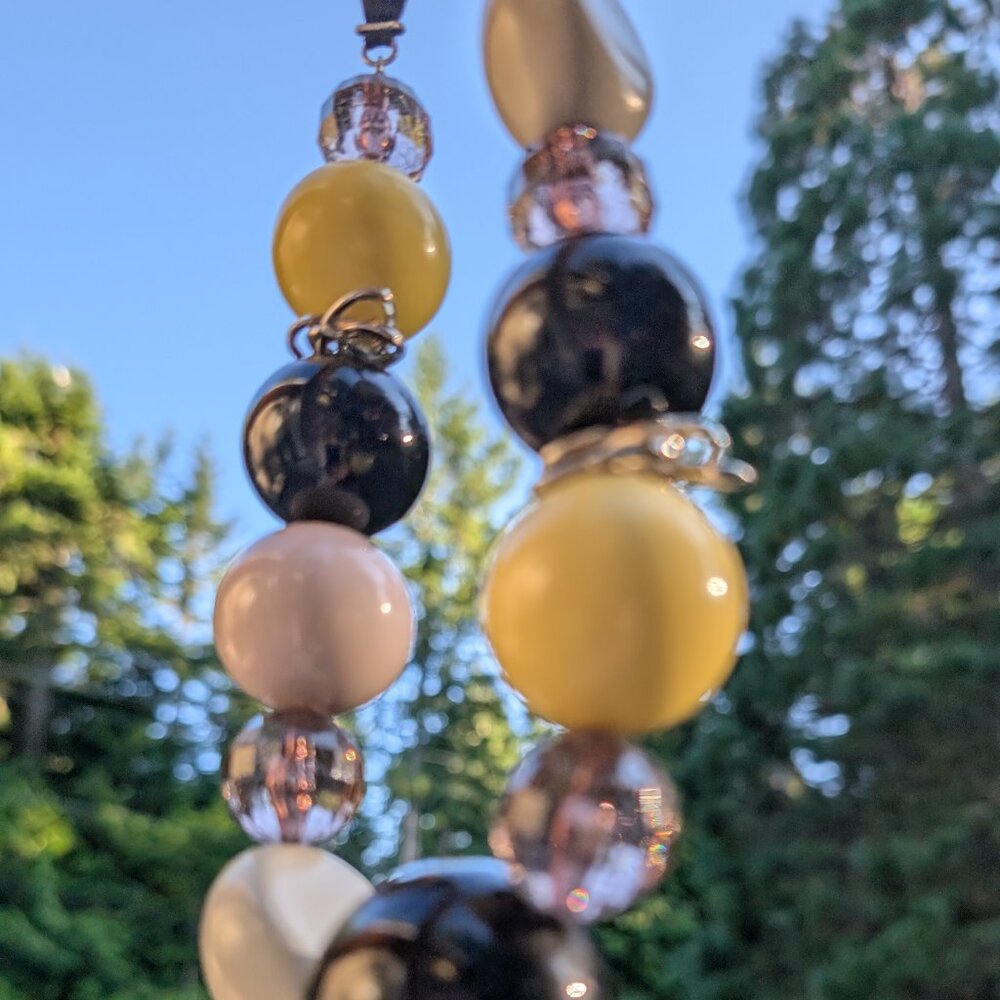 Necklace - Striking chunky Lucite ceramic beaded necklace on black ri